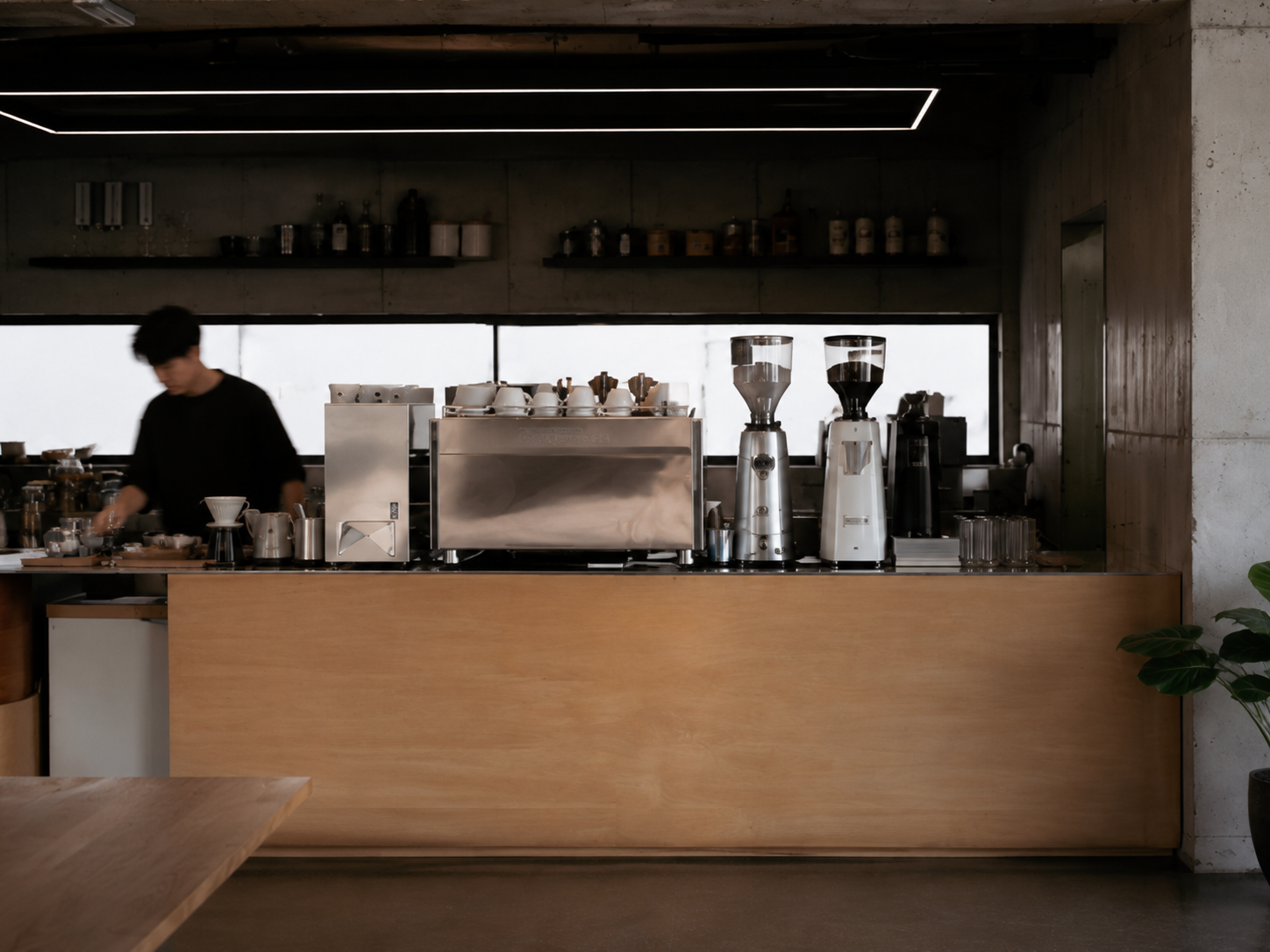 カウンターのコーヒー