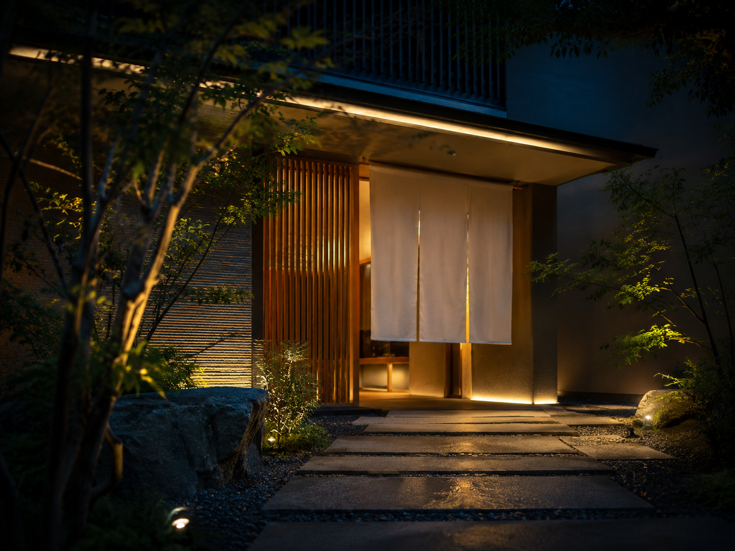 夜の暖簾のある入口